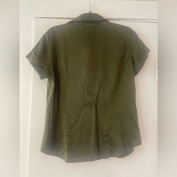 SOLD—-Vintage Chico’s Silk Olive Green Short Sleeve Button Up Blouse Size 1 GUC - Picture 3 of 4